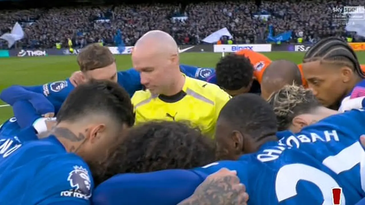 لماذا قرر نادي تشيلسي تغيير مكان حلقة اللاعبين لتعزيز جاذبيتها التنافسية؟